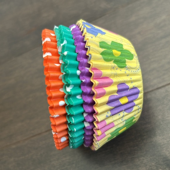 Colourful Cupcake Liner Baking Cups, Paper Kitchen Birthday, Floral Polka Dot - Picture 4 of 5